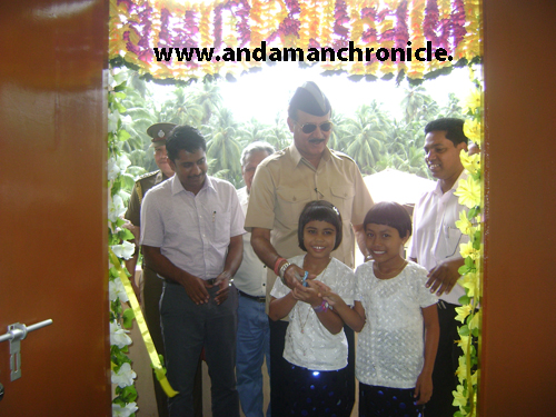 The Lt Governor, Lt Gen (Retd) A K Singh, PVSM, AVSM, SM, VSM, inaugurating the Island Recreation Centre at Perka village during his day-long tour of Car Nicobar on 17.07.2013. 